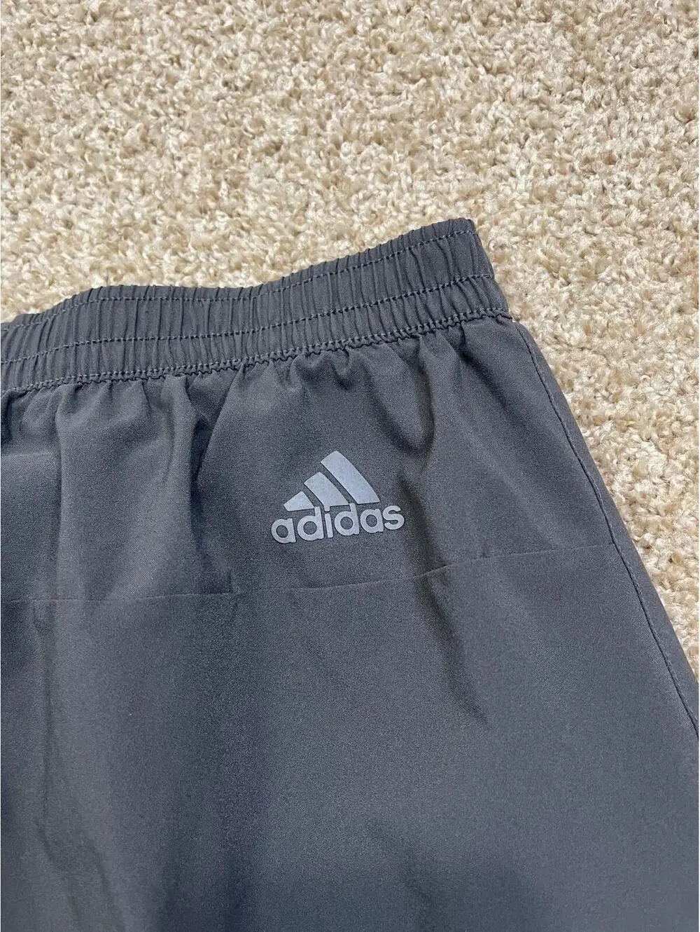Adidas Shorts Men's Médium  Gray Aeroready Prime Green Athletic Elastic Waist